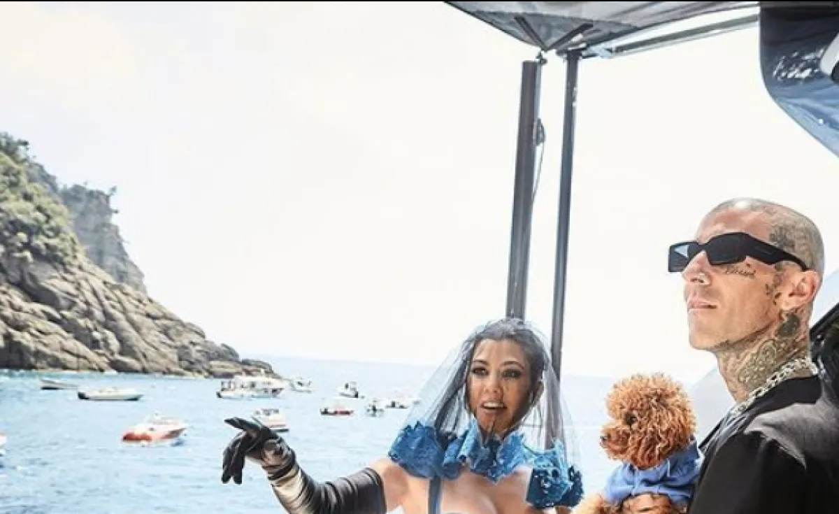 كورتني كارداشيان وترافيس باركر