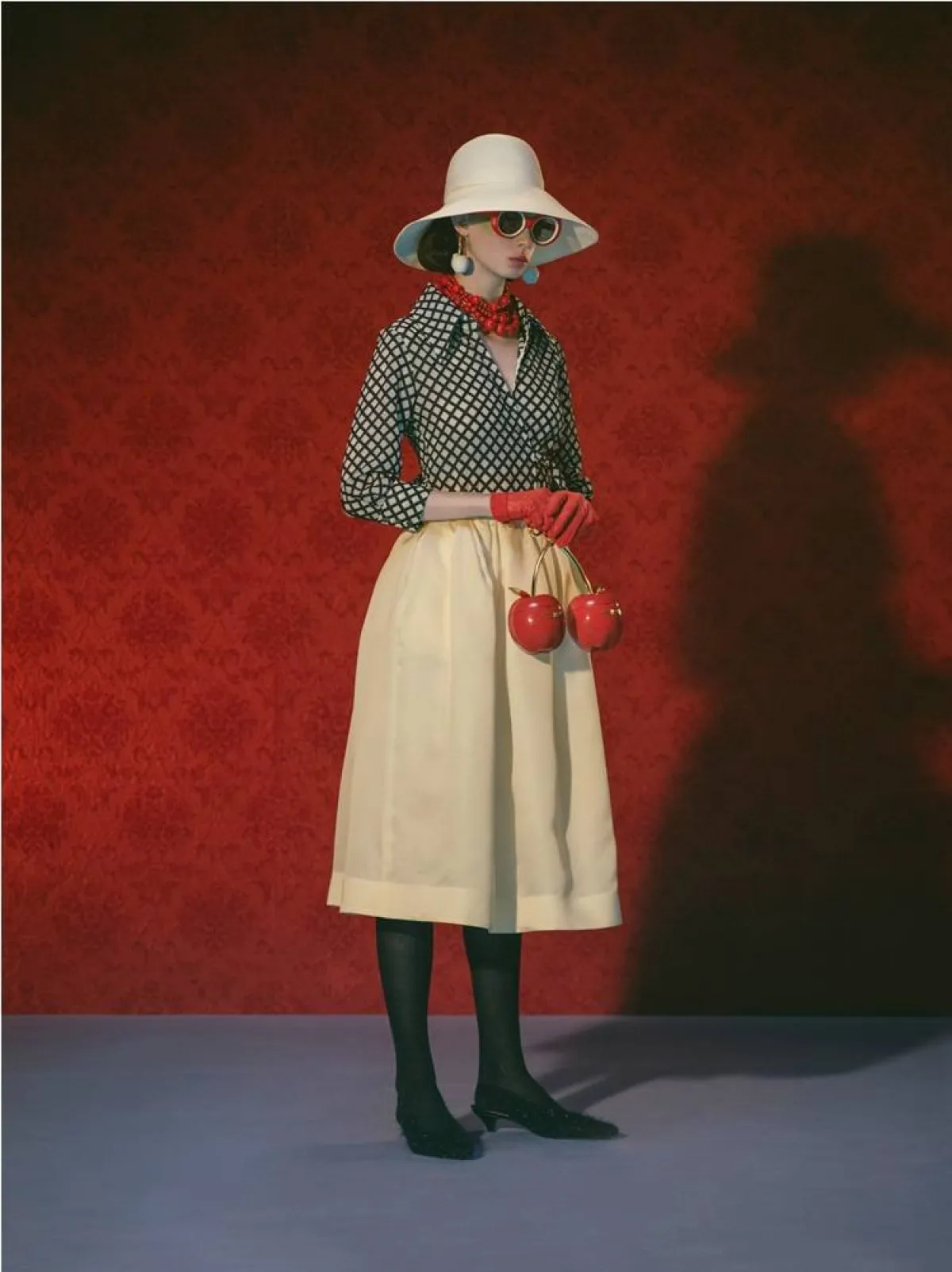 طرق تنسيق التنورة البيج من أندركوفر  Undercover