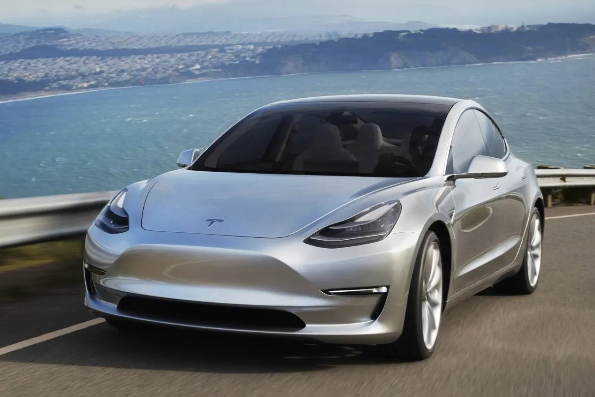 تسلا تطرح ميزة، تساعد في تقديم قيادة أكثر سلاسة