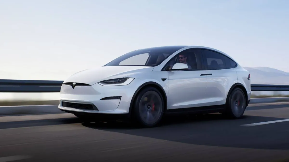 تسلا تطرح ميزة، تساعد في تقديم قيادة أكثر سلاسة
