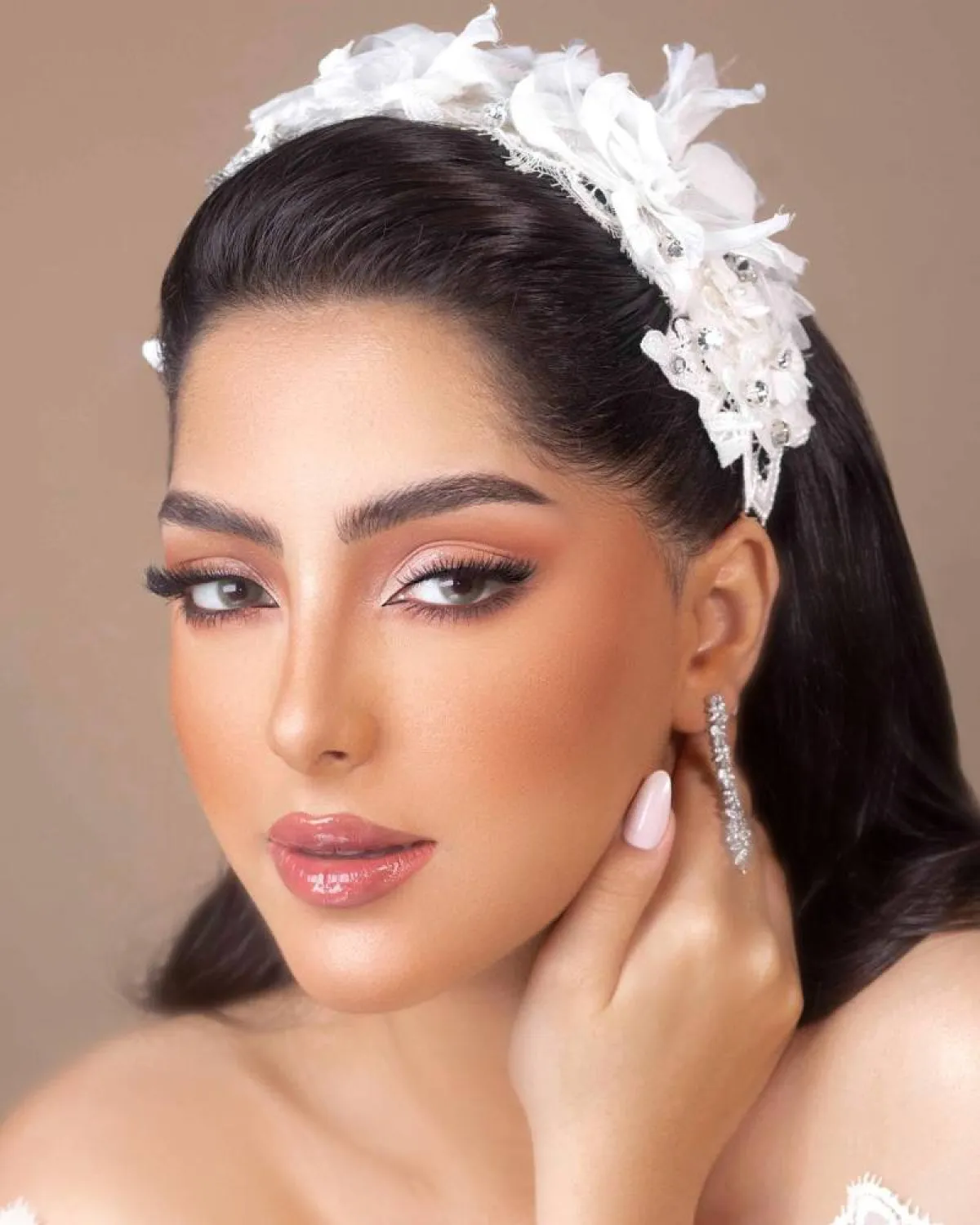 مكياج زهري ناعم للعروس