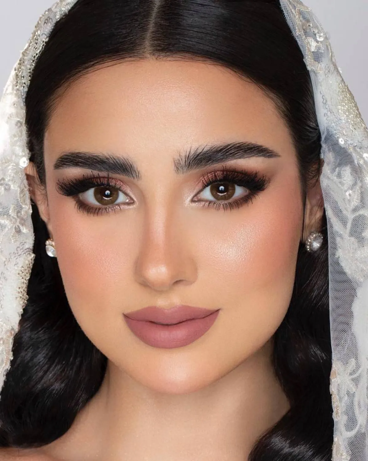 مكياج سموكي دافئ  للعروس