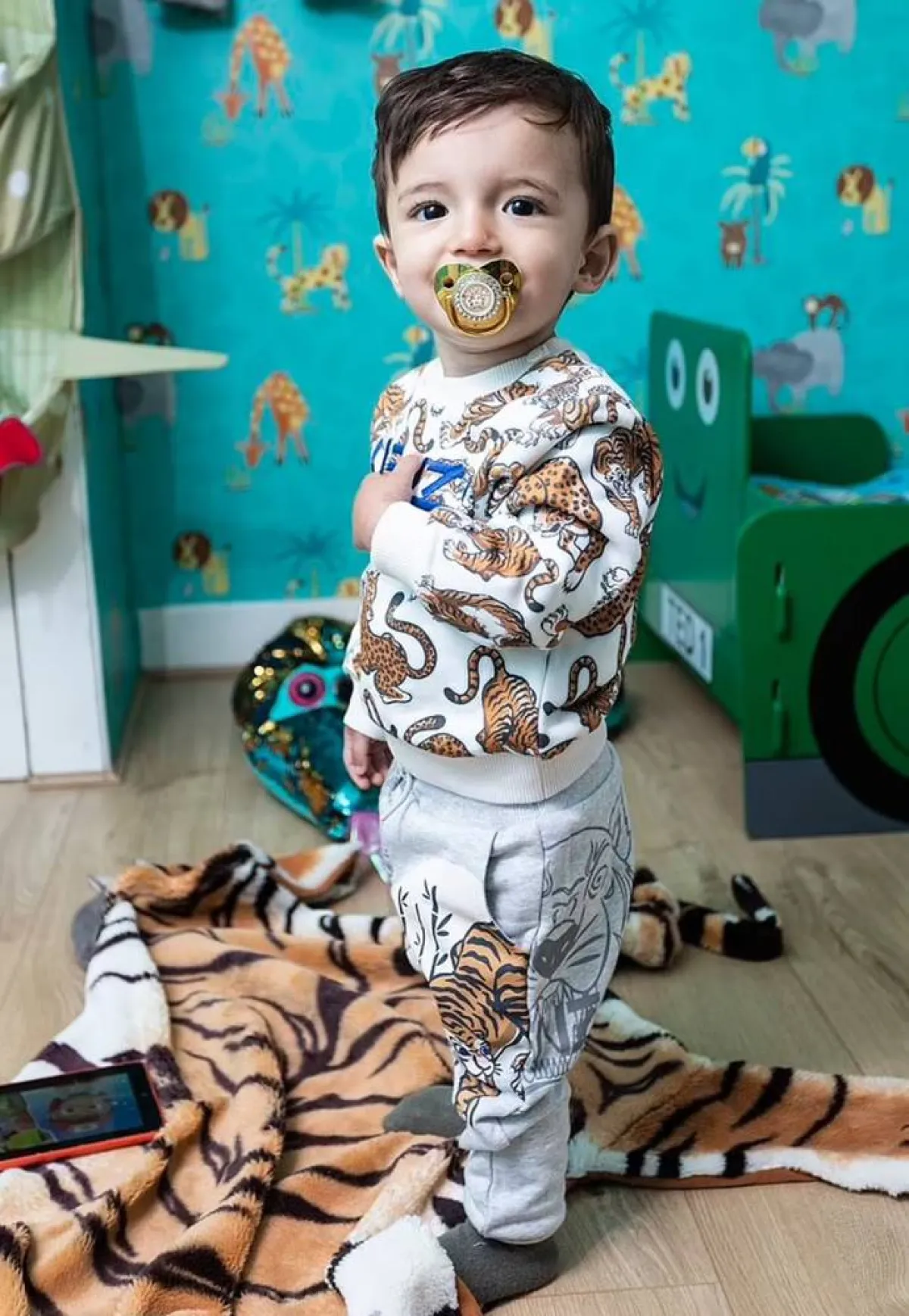 أكثر الأطفال تدليلاً في بريطانيا عمره عام واحد