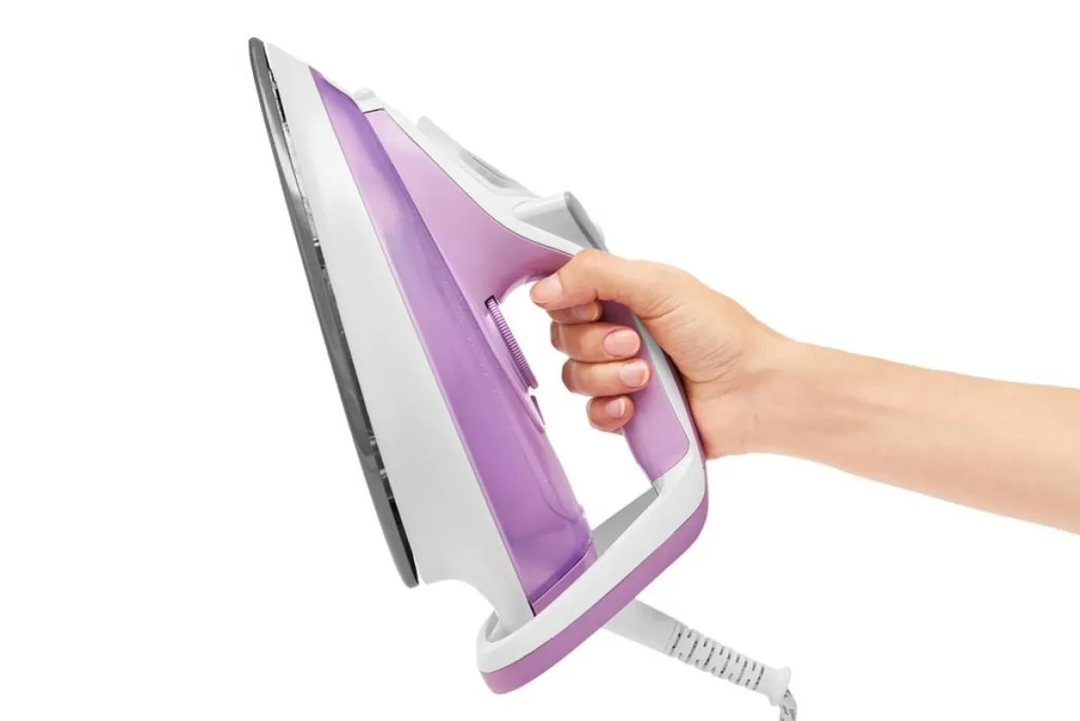 الملح الخشن يُستخدم في تلميع الجزء الخلفي من المكواة 