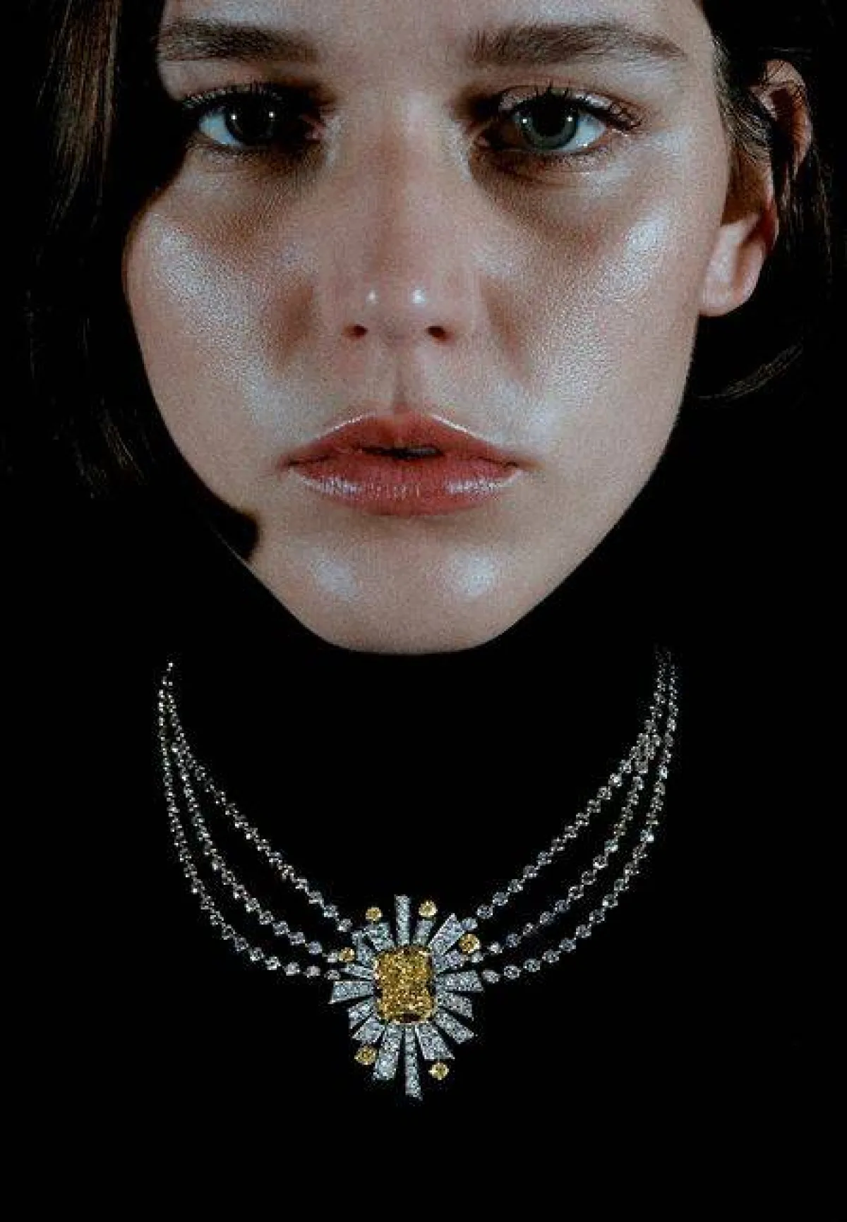 قلادة الشمس من مجوهرات شانيل