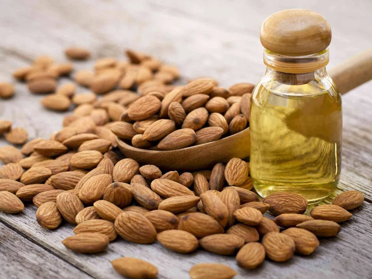 فوائد زيت اللوز المر للجسم
