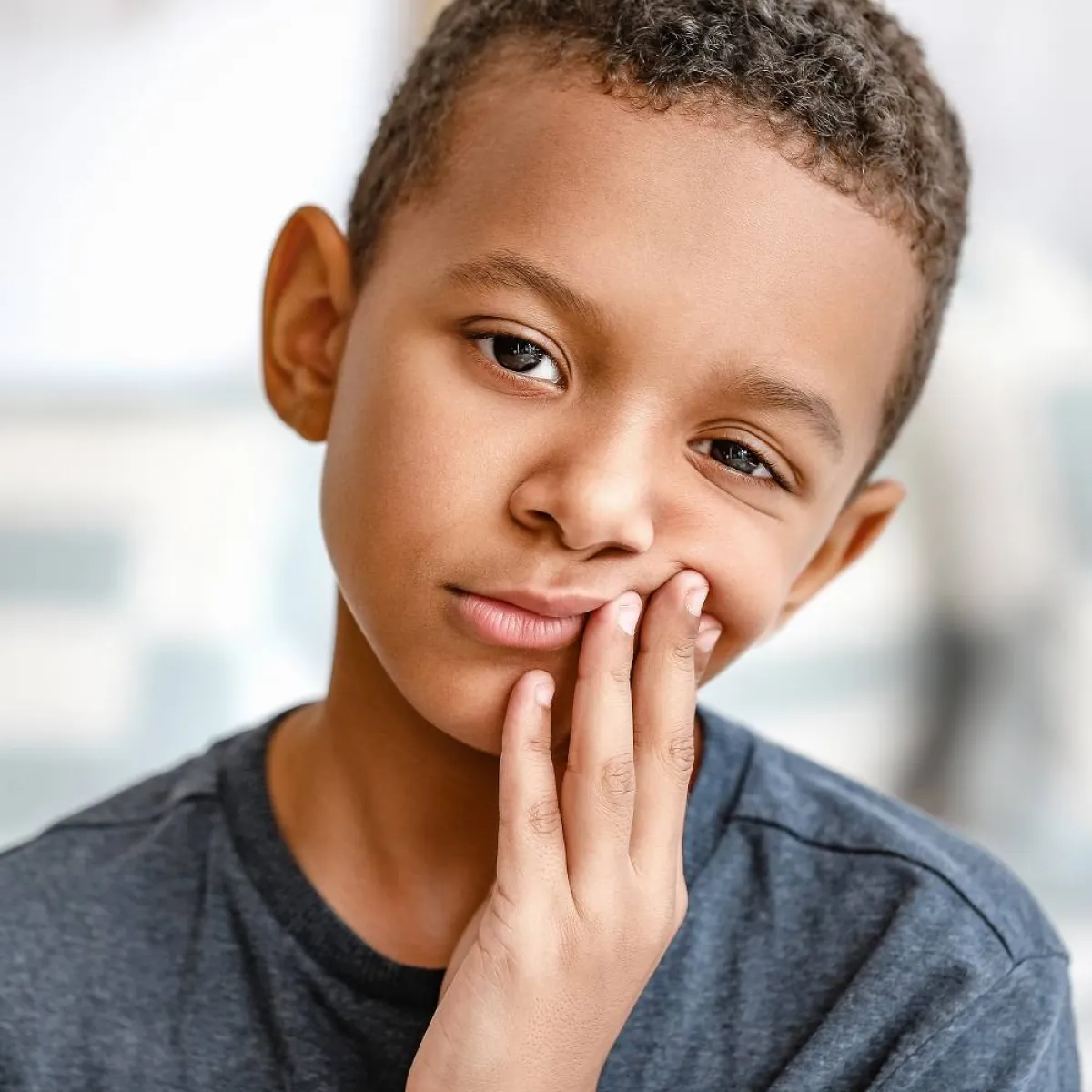 صورة لطفل قلق