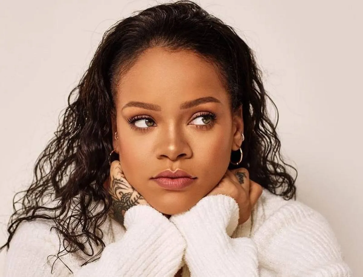 مكياج نيود - الصورة من حساب ريهانا على إنستغرام