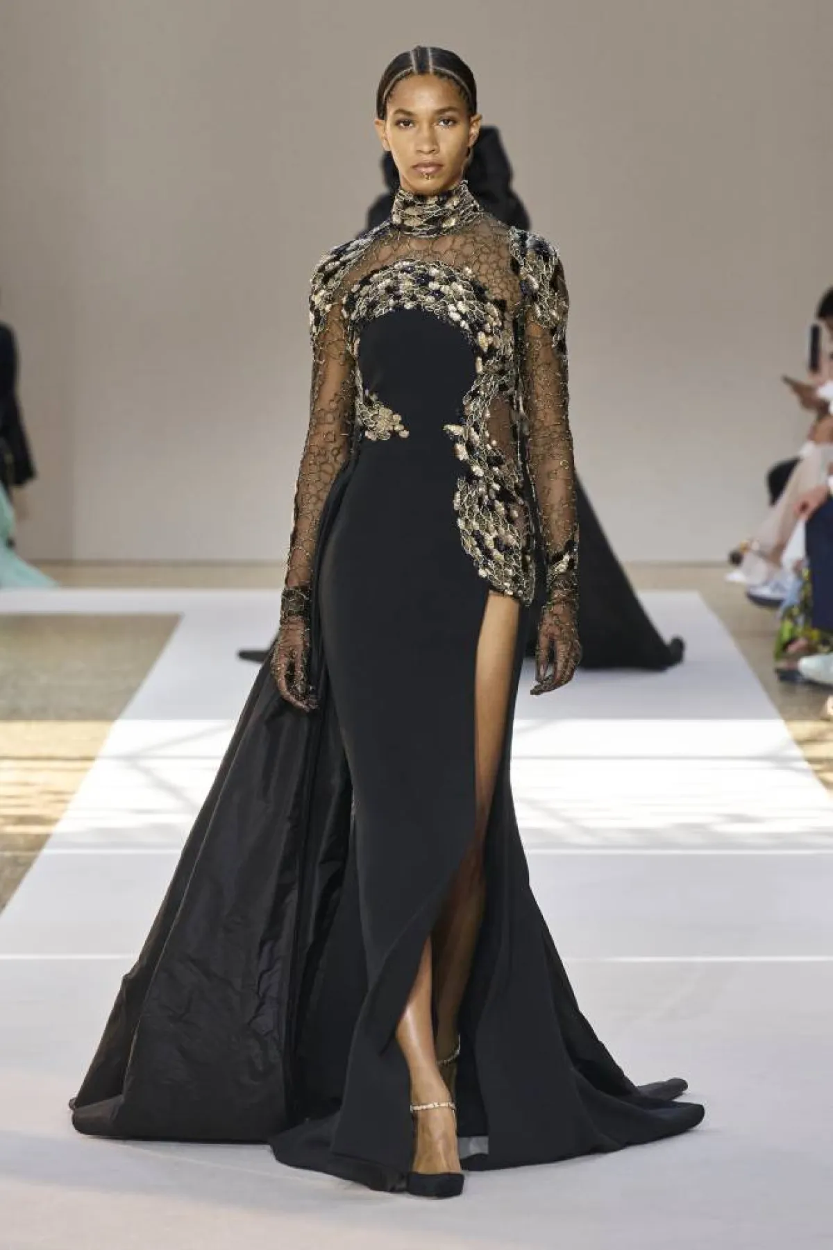 أسبوع باريس للأزياء الراقية