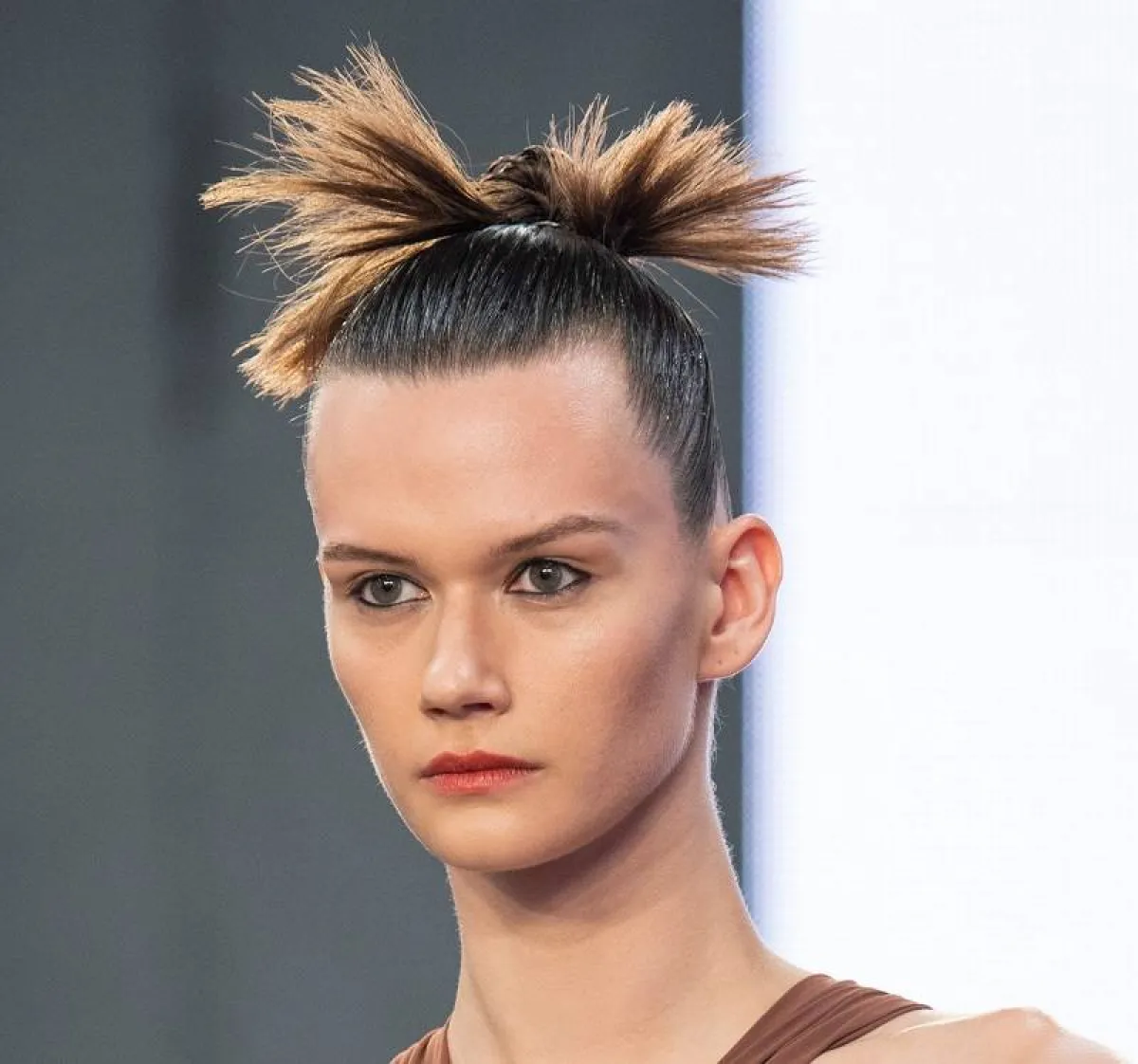 تسريحات شعر مرفوعة