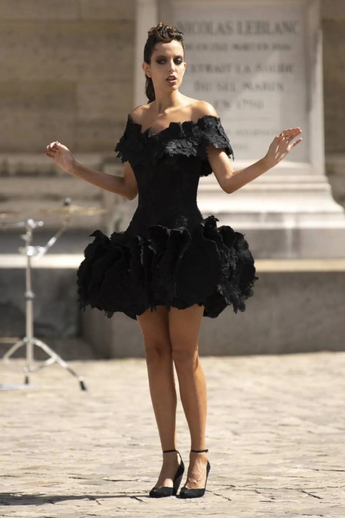 الفستان الأسود في عروض الأزياء الراقية