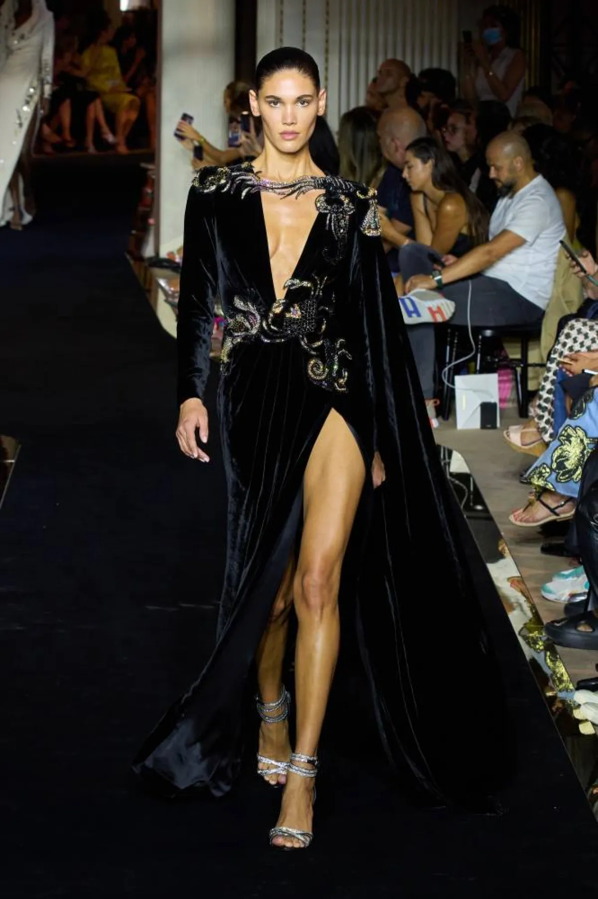 الفستان الأسود في عروض الأزياء الراقية