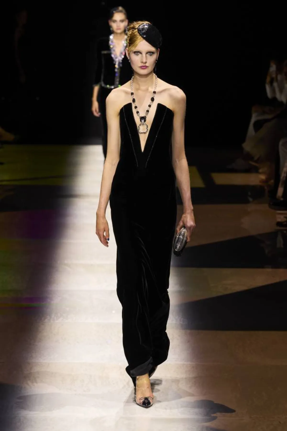 الفستان الأسود في عروض الأزياء الراقية