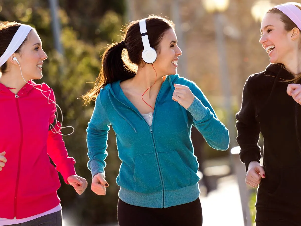 فوائد المشي السريع لمدة ساعة يومياً