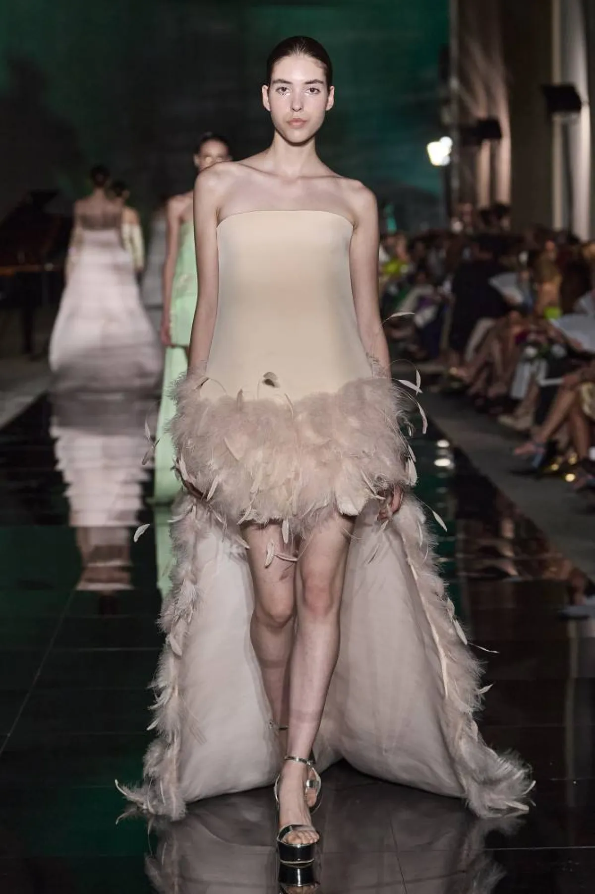 فساتين سهرة قصيرة من عروض الأزياء الراقية