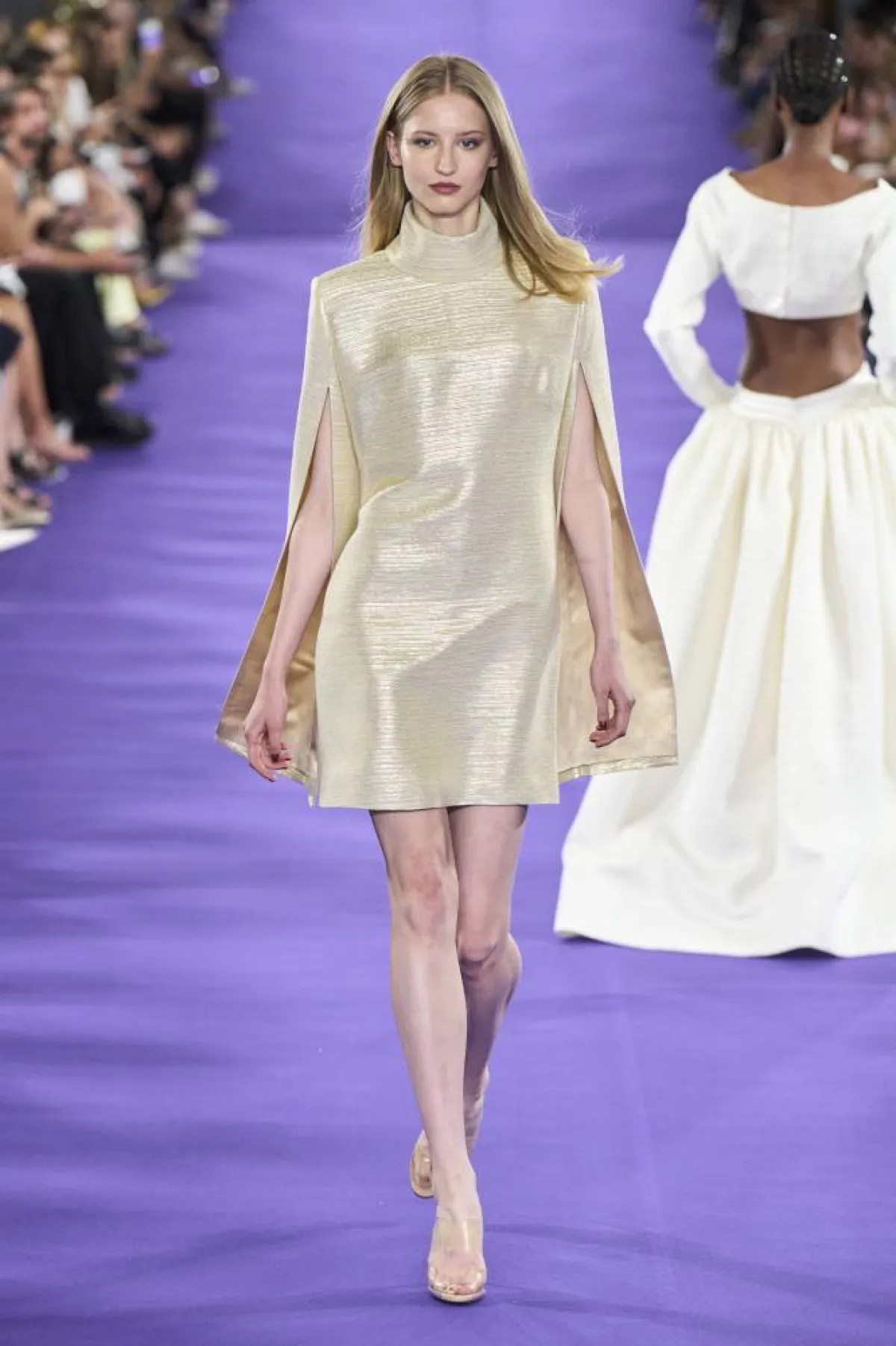 فساتين سهرة قصيرة من عروض الأزياء الراقية