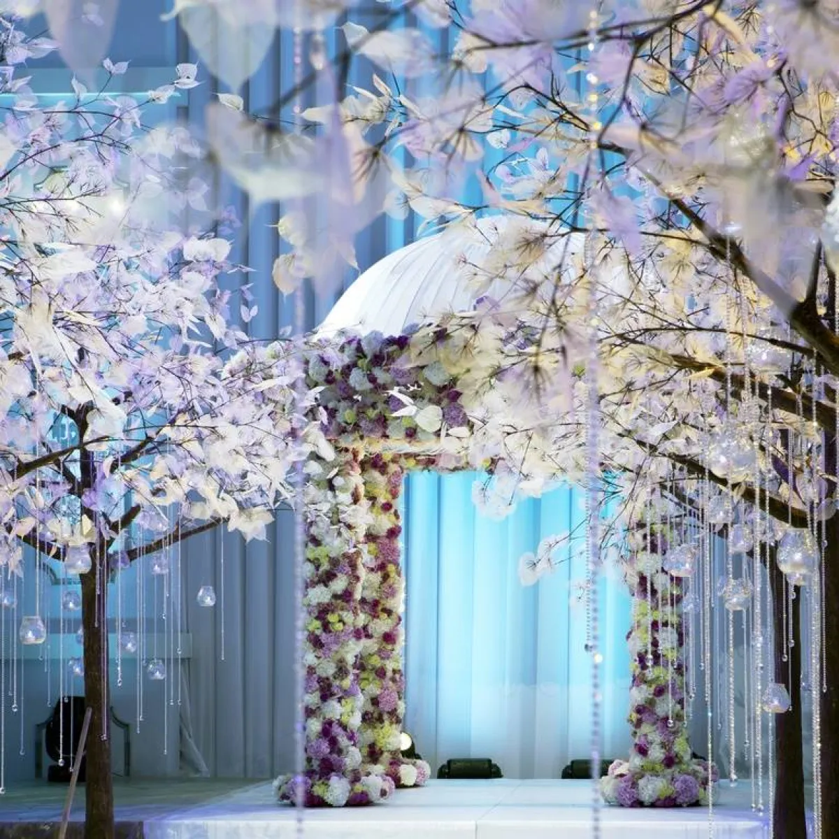 تزيين الأشجار الاصطناعيّة