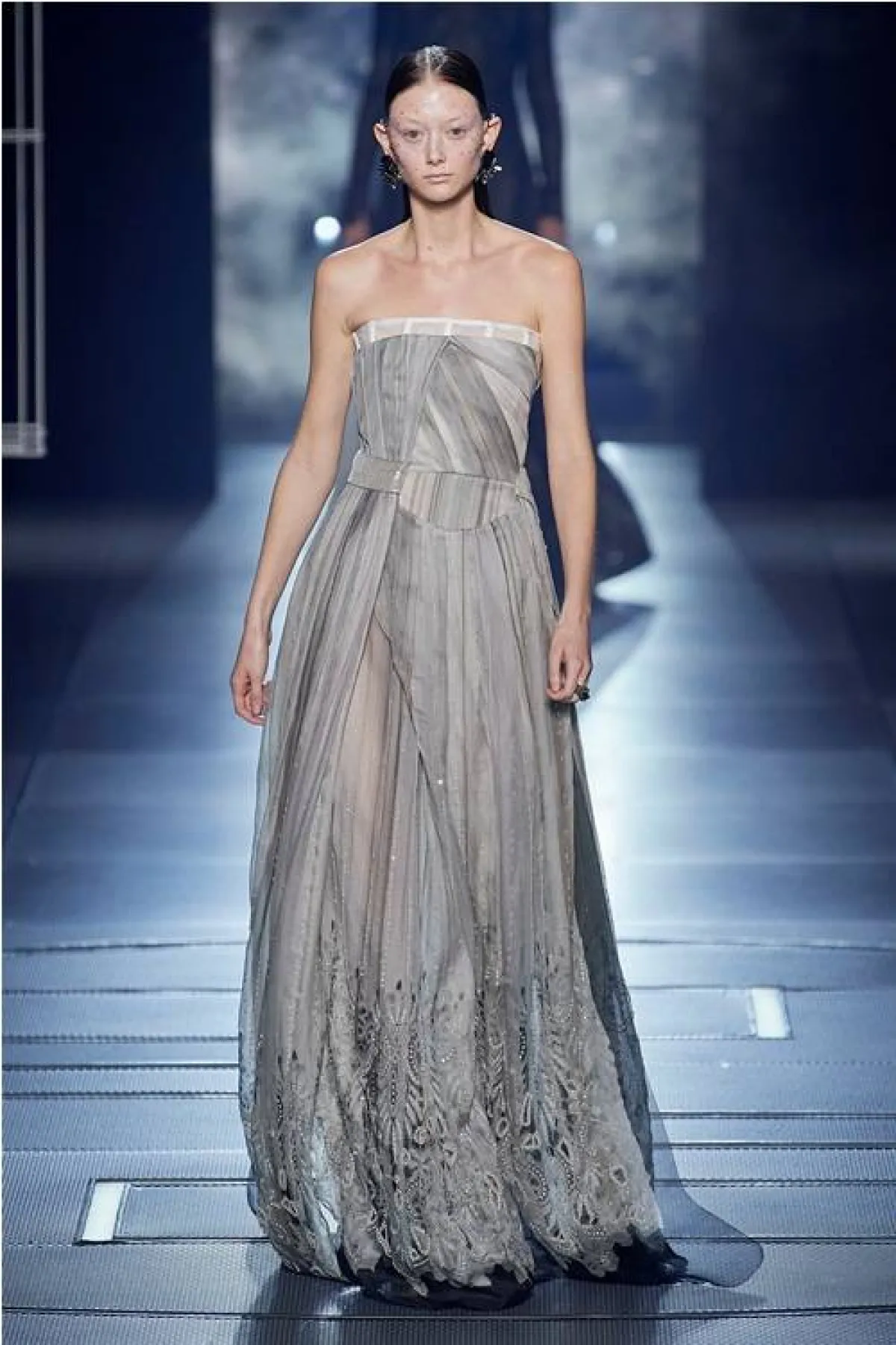 فستان سهرة انيق من فندي  Fendi