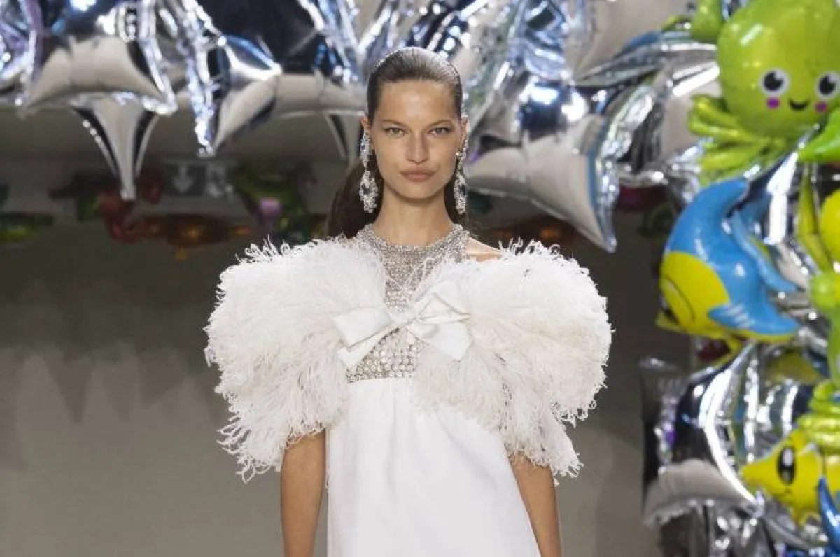 أقراط Giambattista Valli