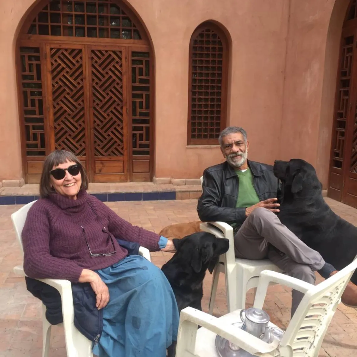 كيكي نيلسون وسيد رجب في منزل دهشور - الصورة من حسابها على الفيس بوك