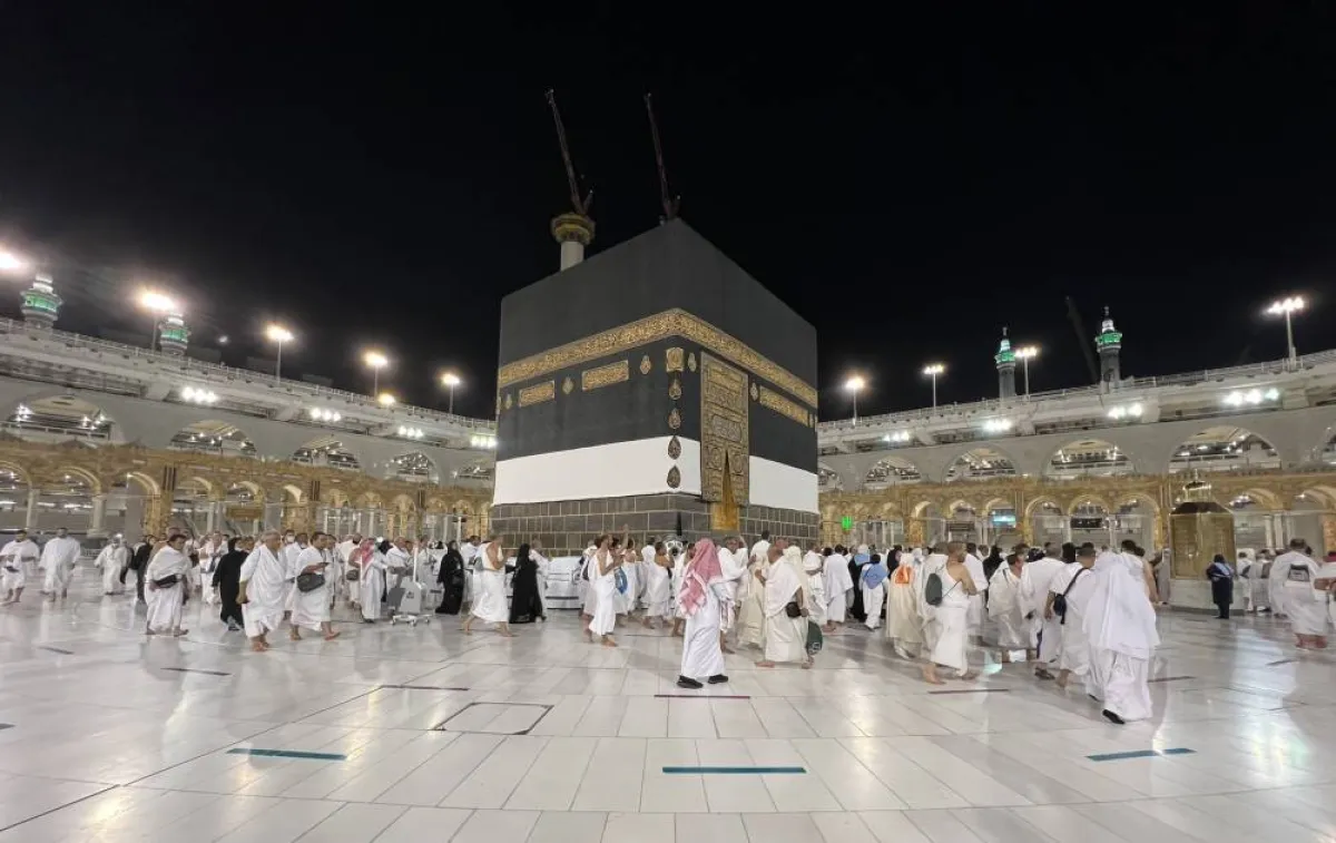 طلائع حجاج بيت الله الحرام يفدون للمسجد الحرام لأداء طواف الإفاضة