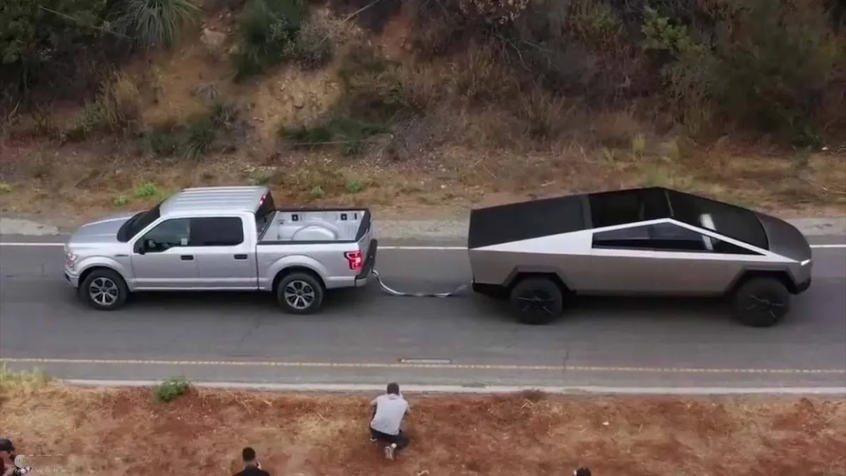 تِسلا تختبر سايبرتراك، سيارة المستقبل الكهربائية 