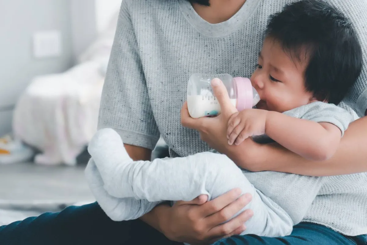 صورة للرضاعة الصناعية