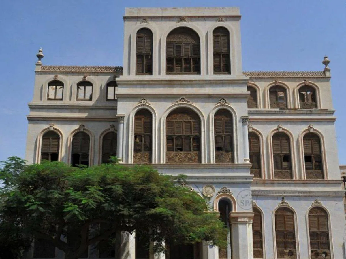 تظهر الصورة جانباً من قصر الكعكي