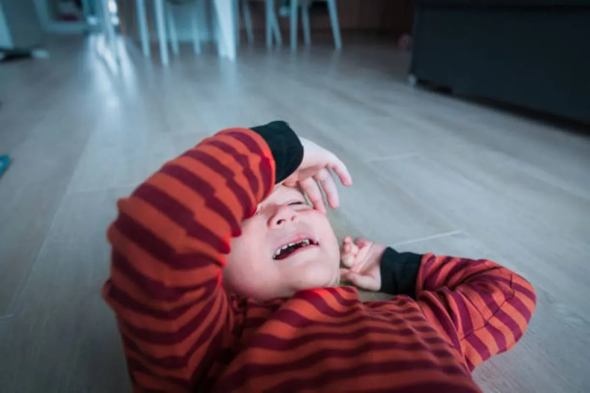 صورة لطفل يبكي بشدة