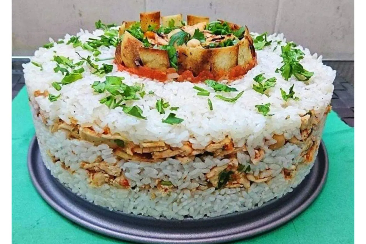 فتة على هيئة تورتة