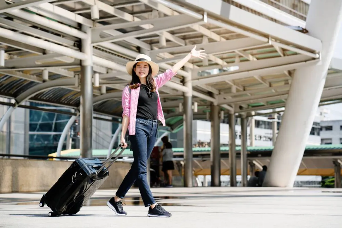 قد يهمل بعض الناس قواعد الإتيكيت أثناء الرحلات 