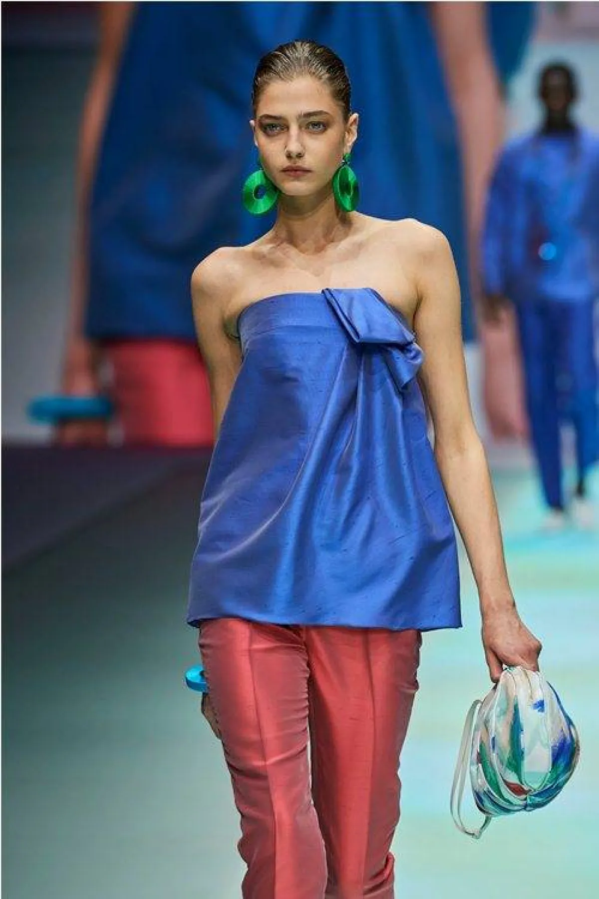 تنسيق الأزرق من إمبوريو أرماني «Emporio Armani»