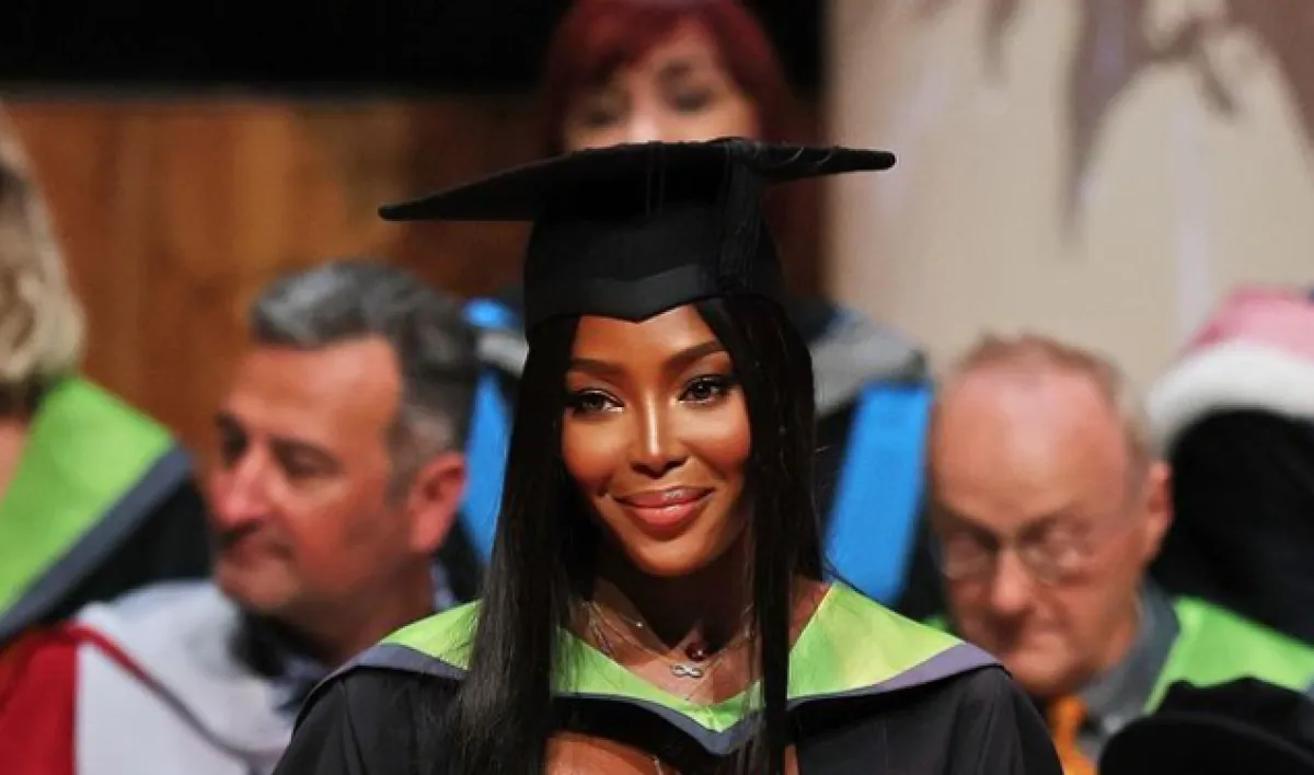 نعومي كامبل في حفل التخرج 