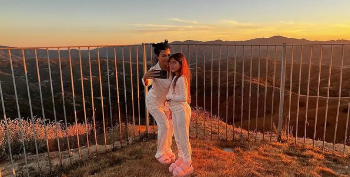 كورتني كارداشيان مع ابنتها