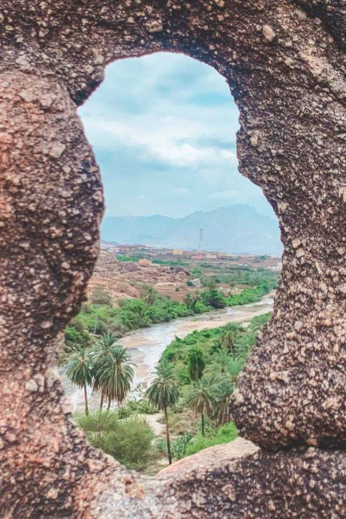 تظهر الصورة وادي غنما مصدر الصورة المصور متعب المالكي صاحب حساب @r1r_v