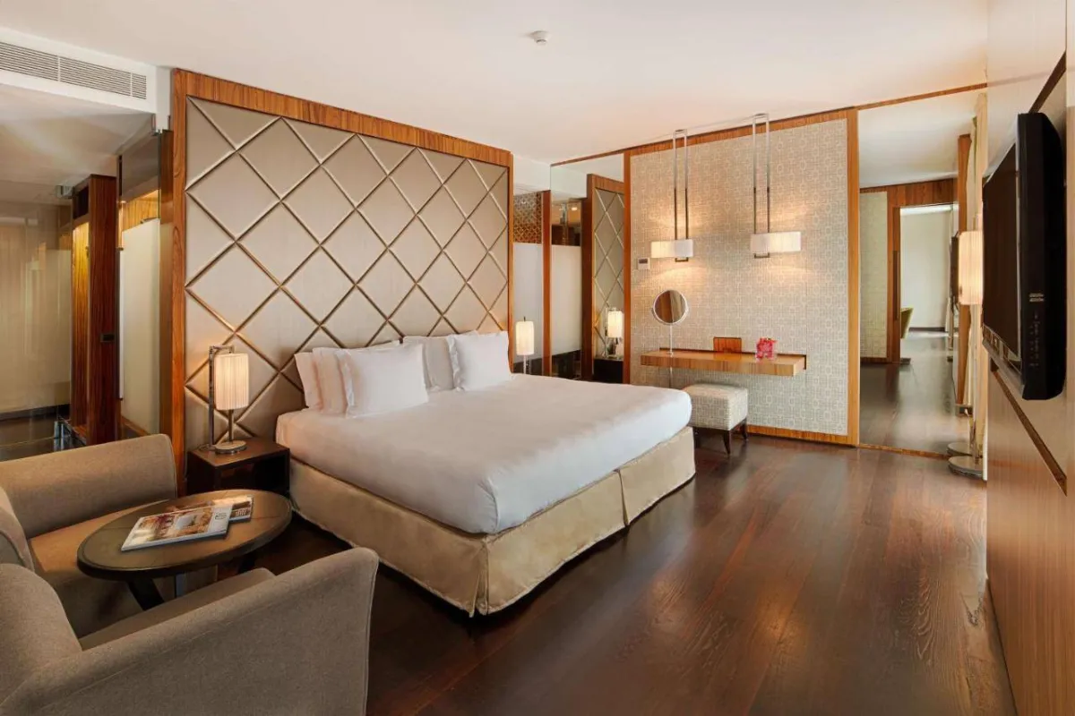 إن إتش كولكشن تاورمينا