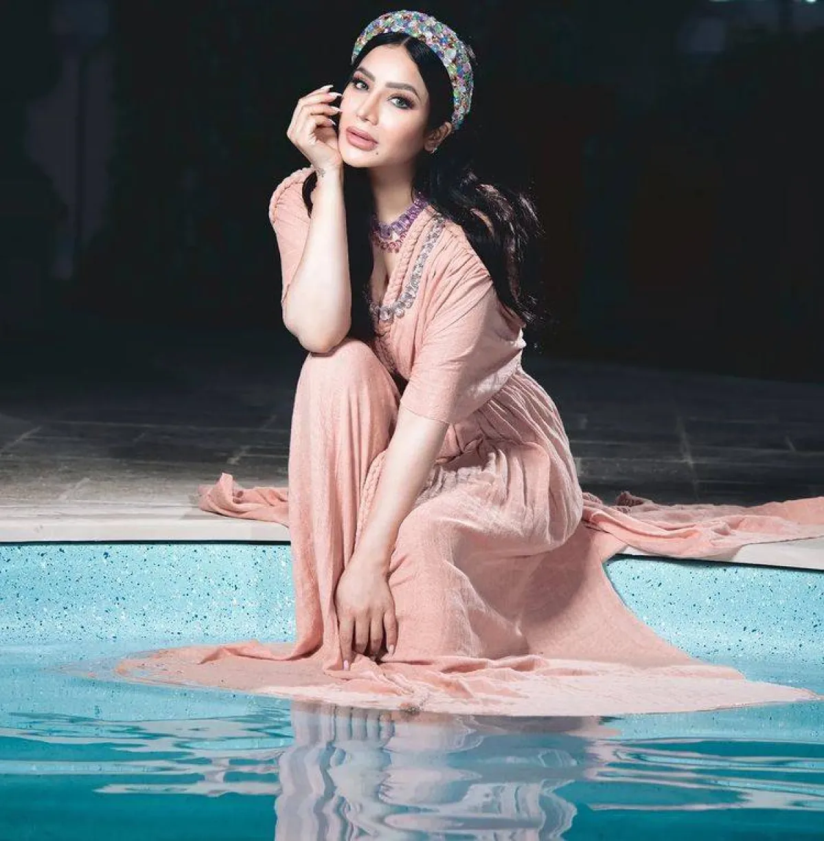 الصورة من حساب لوجين عمران على انستغرام