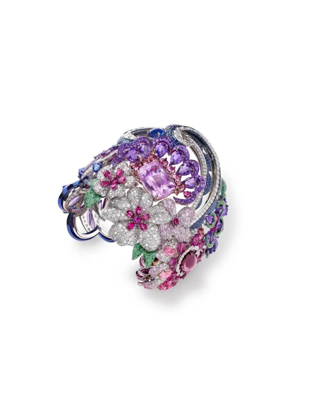 سوار مصنوع من التيتانيوم والذهب الأبيض ومرصّع بحجر كونزين، وسافير بقطع الكابوشون، والروبليت، والألماس، والجمشت، والسافير الأزرق، والسافير الوردي، والتنزانيت، والزمرد والياقوت.