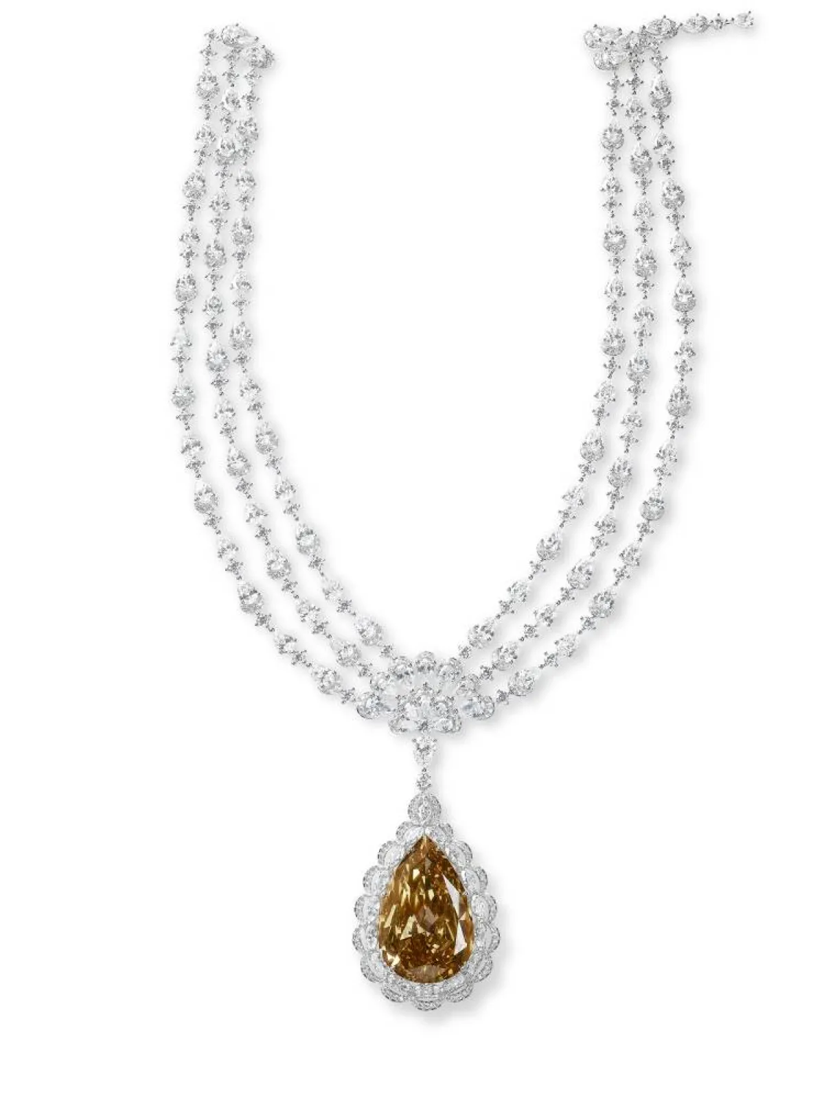 عقد أخاذ من الألماس مكلل بألماسة كمثرية القطع بلون أصفر مائل للبني الفاتح يبلغ وزنها 70 قيراط