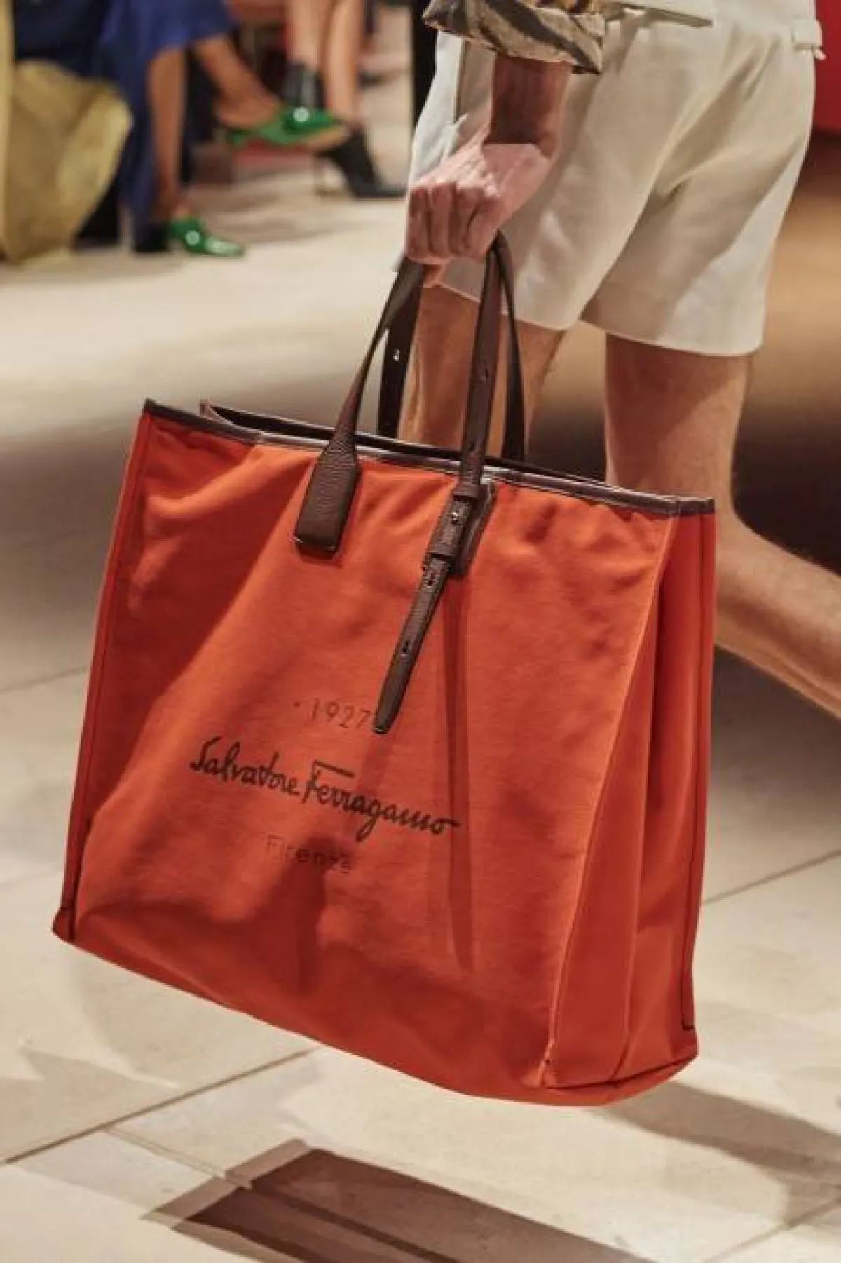 حقيبة مستطيلة من فيراغامو 