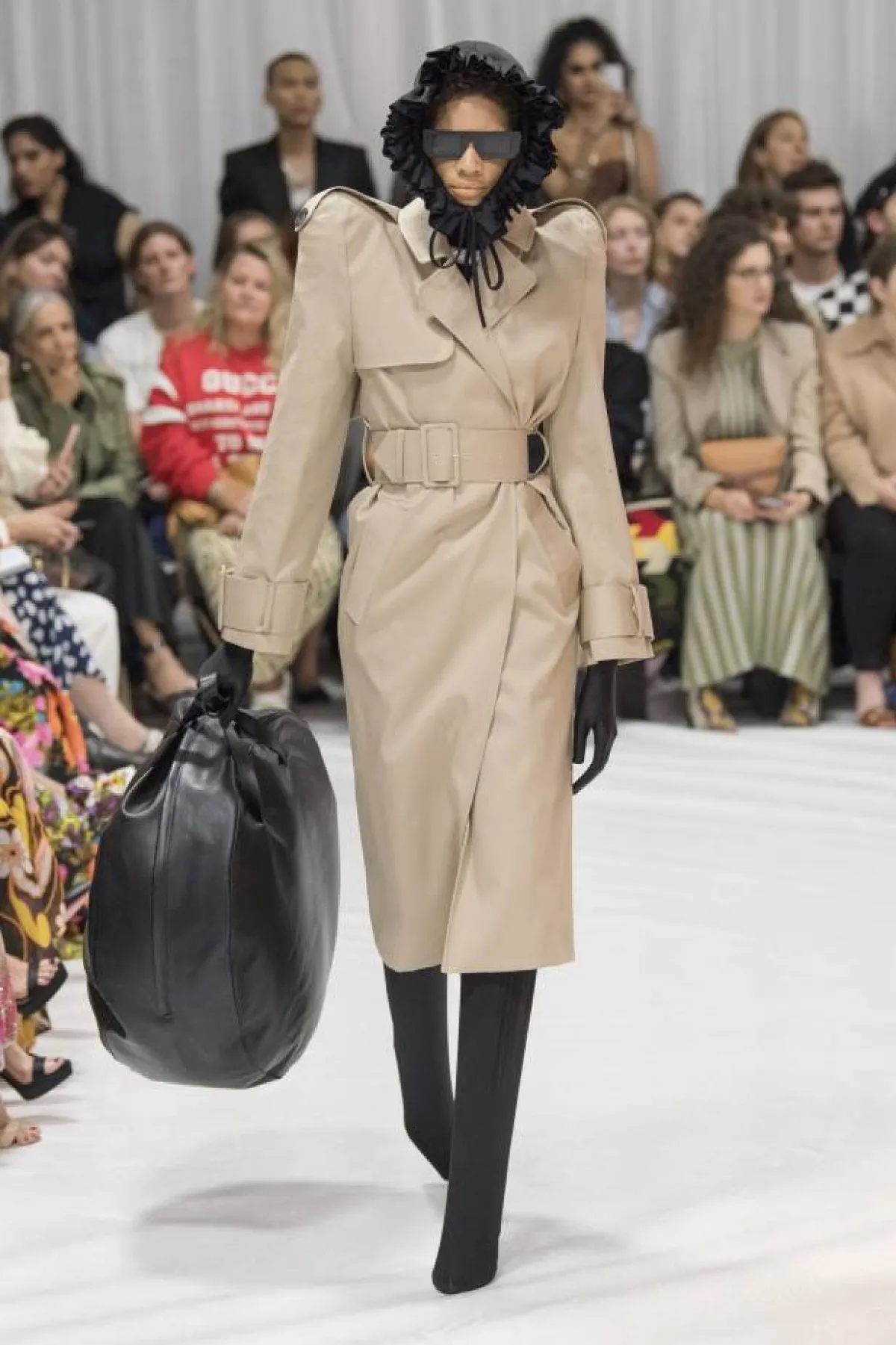 حقيبة سوداء من ريتشارد كوين 