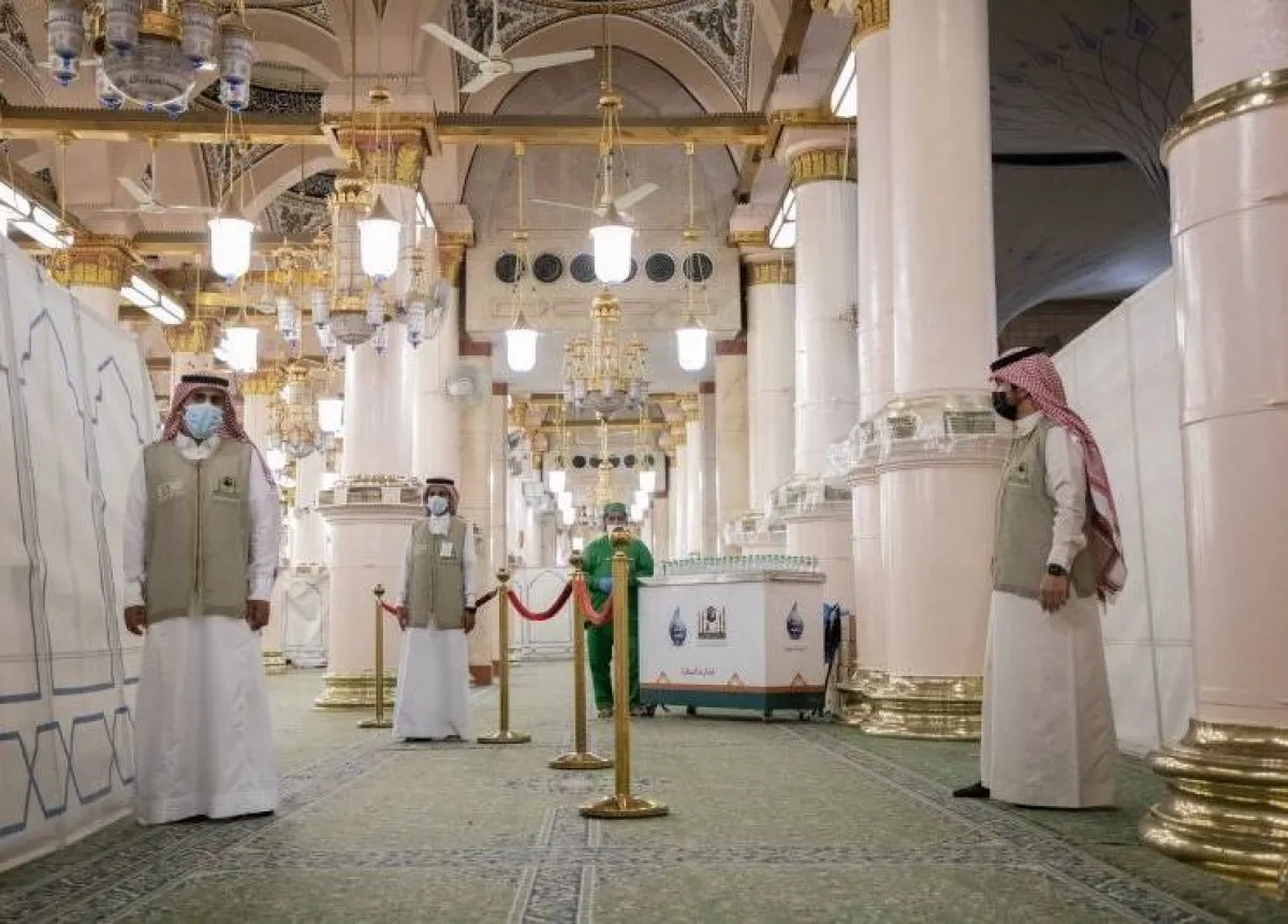 100 باب لاستقبال ضيوف الرحمن في المسجد النبوي بعد أدائهم مناسك الحج