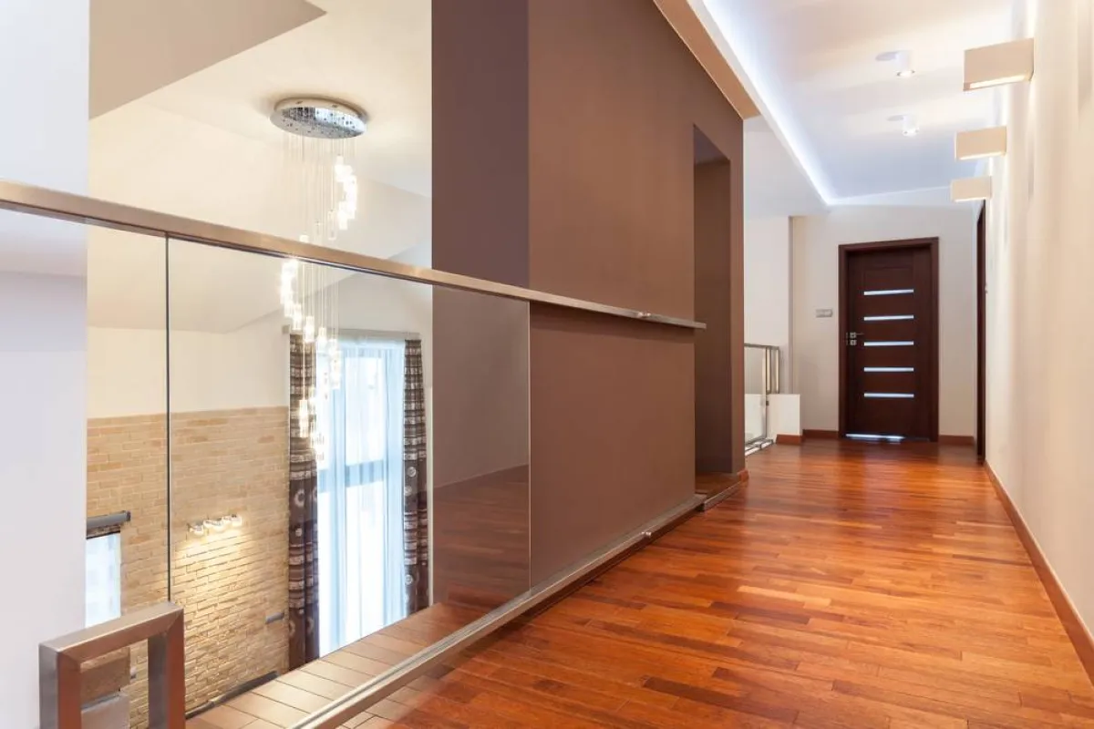 الإضاءة عنصر هامّ في الممرات الداخلية