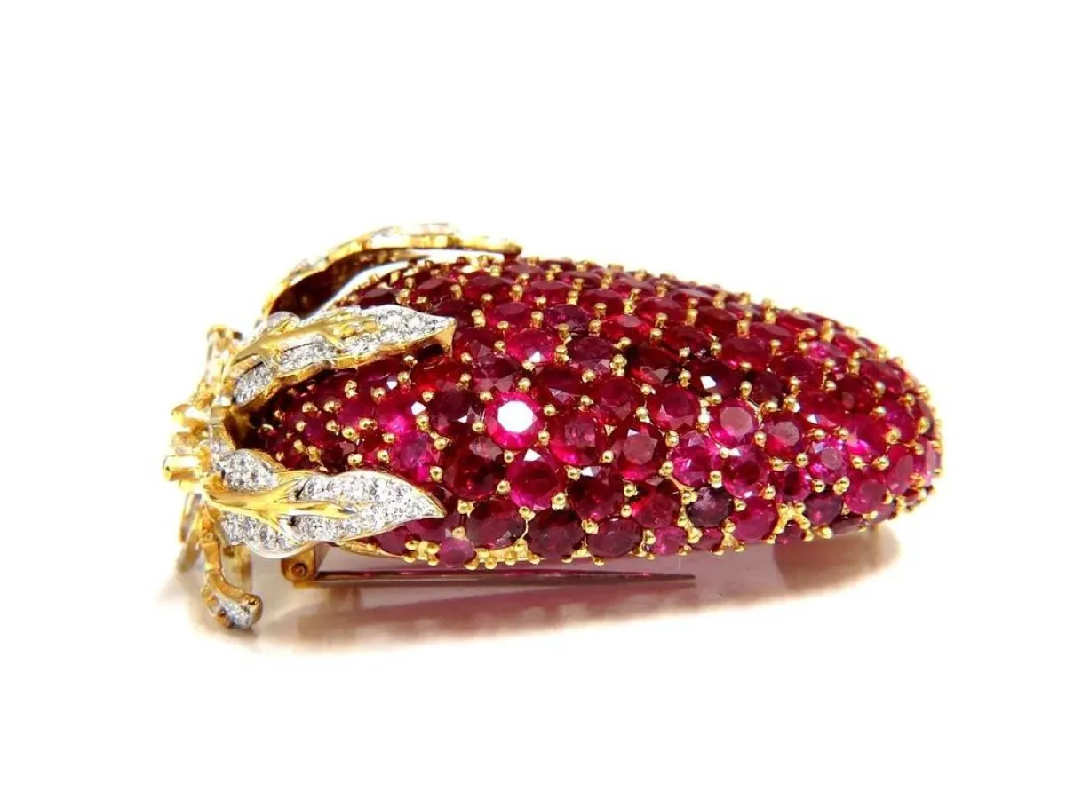 بروش Strawberry من Avis Diamond