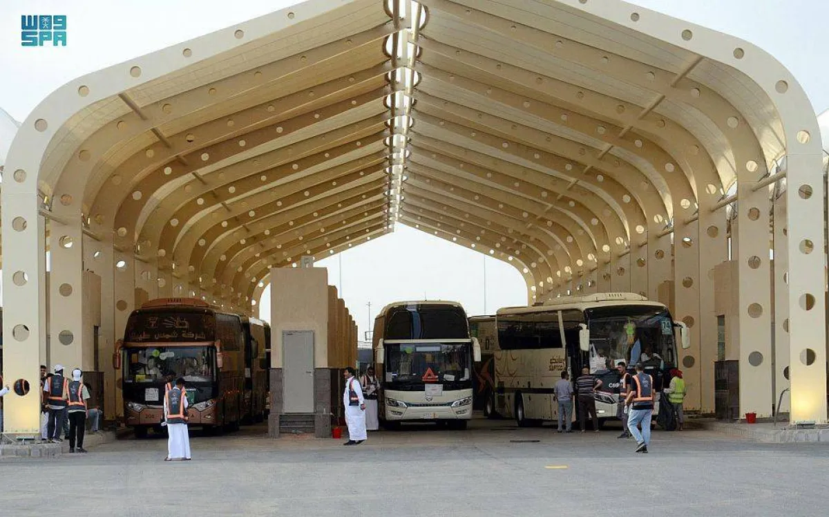 حجاج بيت الله الحرام يتوافدون للمدينة المنورة - الصورة من واس