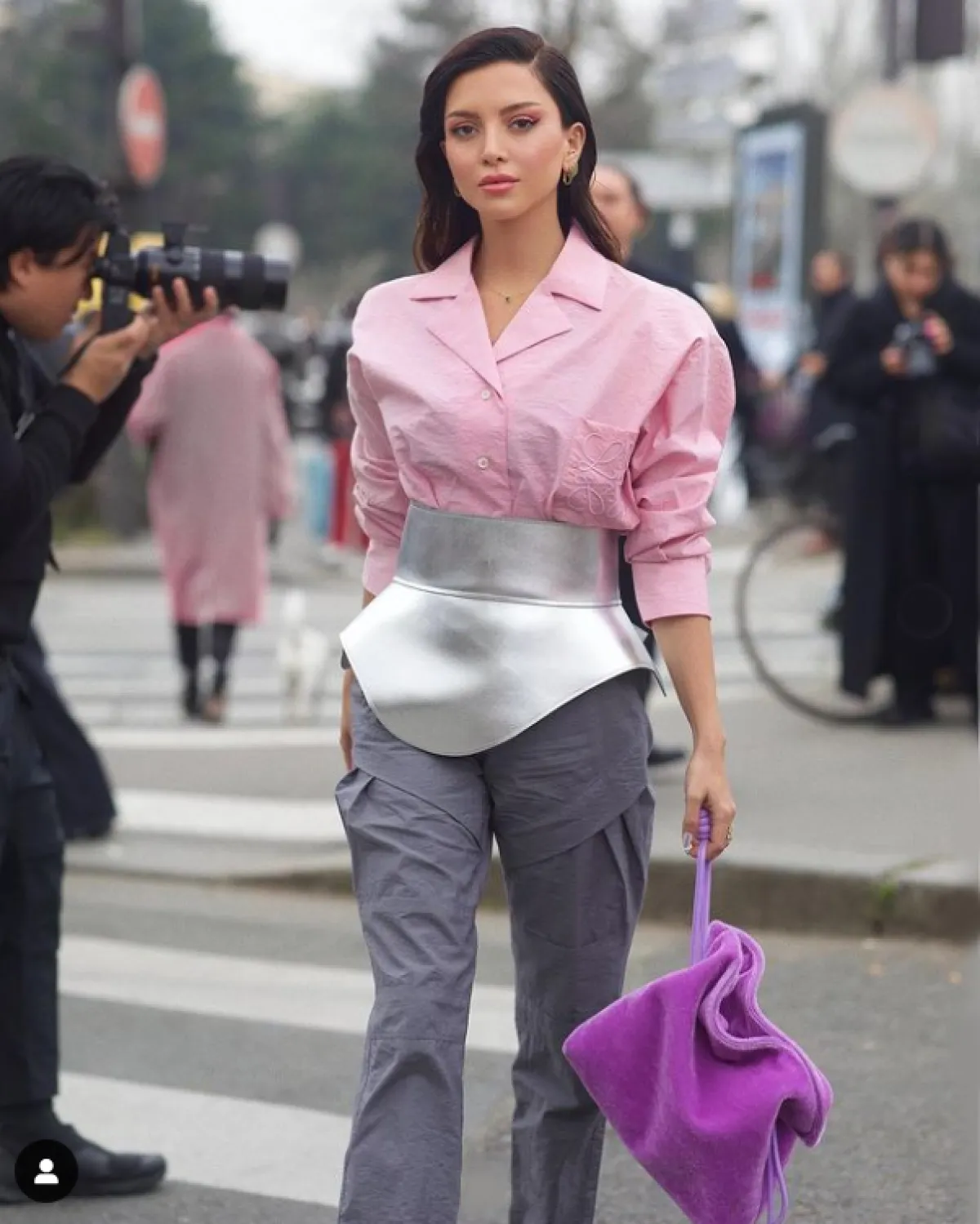 نتالي فنج ترتدي الحزام الكورسيه