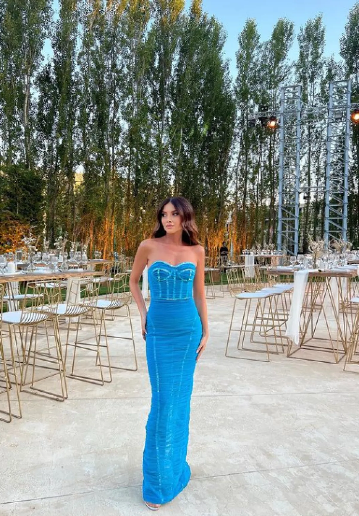 نتالي فنج ترتدي الفستان الكورسيه