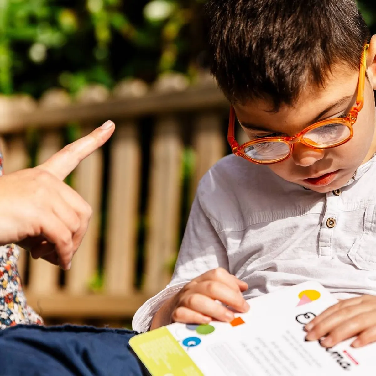 صورة لأم ترفض مساعدة طفلها