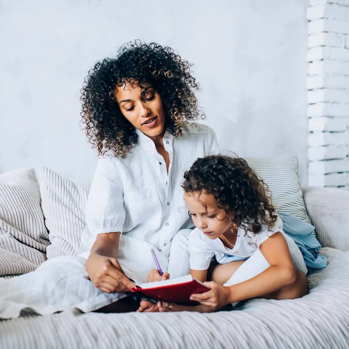 صورة لأم وطفلتها