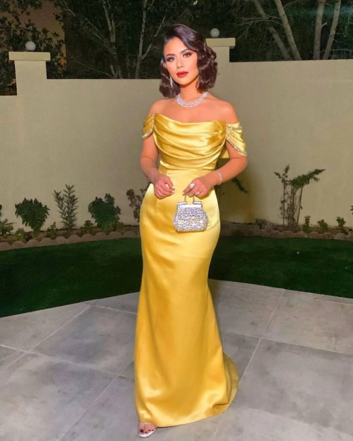 ديما الأسدي بفستان فاخر باللون الأصفر  